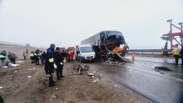 Conductor de bus interprovincial murió tras chocar con bus en la Panamericana Sur.   