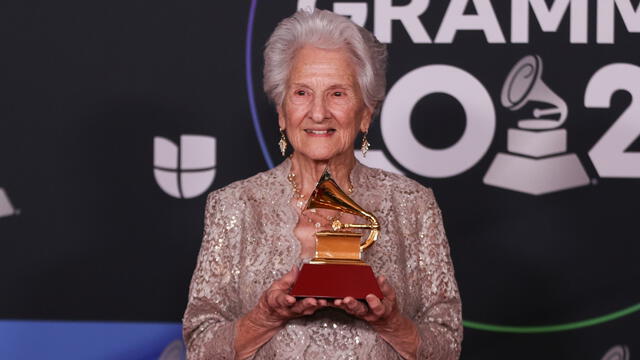 Cantautora cubana Ángela Álvarez fue la ganadora a 'Mejor Nuevo Artista' en los Latin Grammy.  