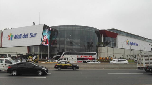 Mall de Sur cuenta con una zona al aire libre con vista al mar.