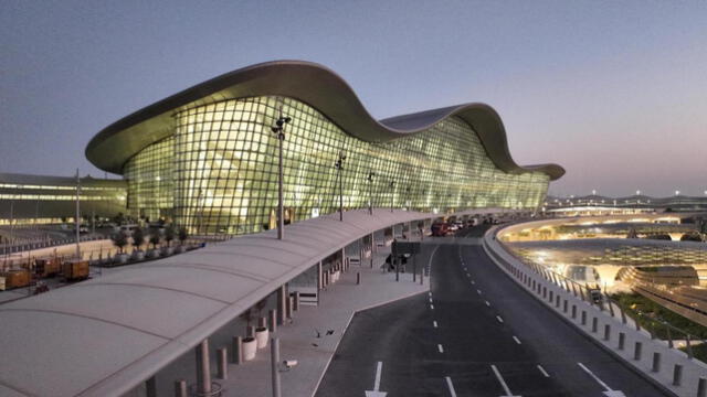   El Aeropuerto Internacional Zayed combina funcionalidad y estética.