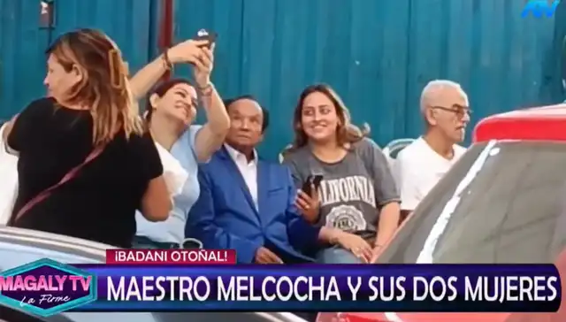 Melcochita posa con su ex pareja y su novia Heydi Amado.