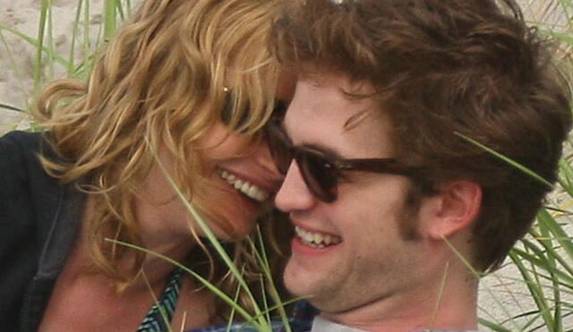 Robert Pattinson y Emilie de Ravin durante la filmación de Recuérdame (2009).