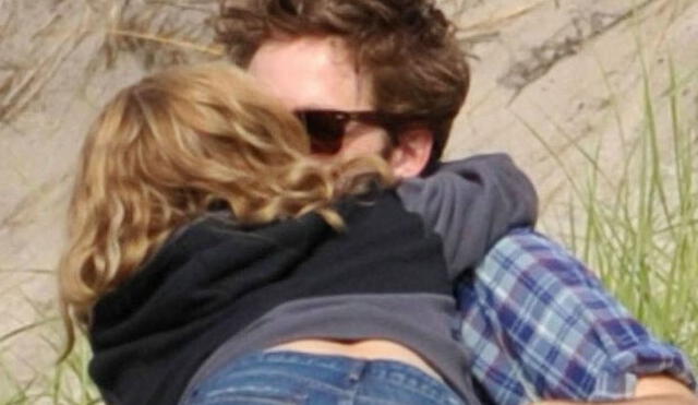 Robert Pattinson y Emilie de Ravin durante la filmación de Recuérdame (2009).