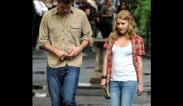 Robert Pattinson y Emilie de Ravin durante la filmación de Recuérdame (2009).