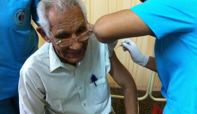 Se vacunaron a 300 adultos mayores del Centro de Atención Residencial 'Canevaro' Se vacunaron a 300 adultos mayores del Centro de Atención Residencial 'Canevaro'