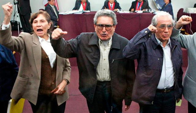 Sendero Luminoso aún seguiría pensando en una nueva lucha armada, según expertos. Sendero Luminoso aún seguiría pensando en una nueva lucha armada, según expertos.