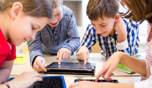 Los estudiantes necesitan, además de sus útiles escolares, herramientas digitales que les ayuden a superar los nuevos retos académicos Los estudiantes necesitan, además de sus útiles escolares, herramientas digitales que les ayuden a superar los nuevos retos académicos