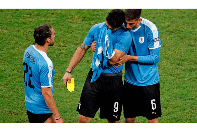 Luis Suárez rompe en llanto tras triunfo de Perú ante Uruguay FOTO: EFE Luis Suárez rompe en llanto tras triunfo de Perú ante Uruguay FOTO: EFE