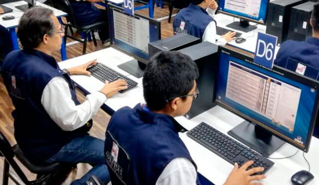 Personal de la ONPE realiza el conteo por las elecciones 2020 Personal de la ONPE realiza el conteo por las elecciones 2020