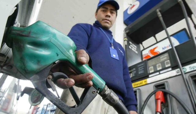  El precio de la gasolina presenta ligera baja en diferentes grifos de la capital. 