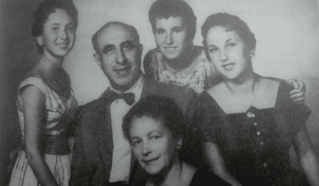 <strong>Anita junto a su madre Mali, su tío Julius Karl y sus hermanas Fela y Esther.</strong> <strong>(Fuente: Familia Karl)</strong>   