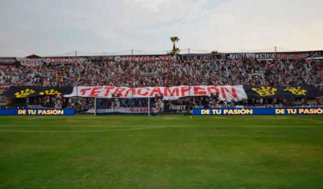 Hinchas de Alianza Lima consideran que son los únicos tetracampeones del fútbol peruano.   