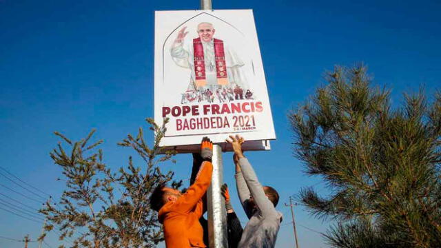 Cristianos esperan al papa Francisco en Bagdad.   