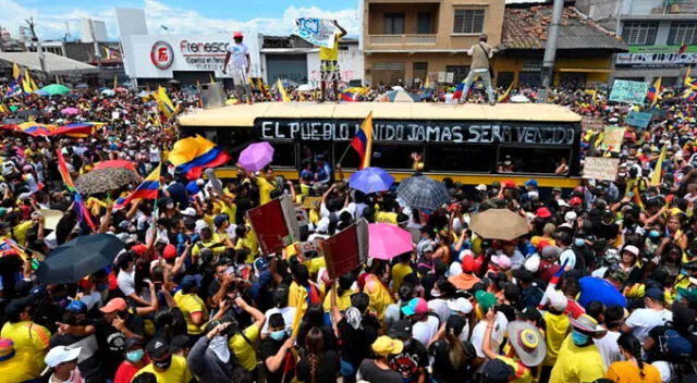 Colombianos continuaron con protestas pese a declinarse la propuesta. FUENTE: AFP.   