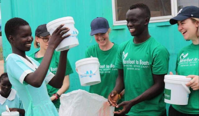 Awer Mabil en un campo de refugiados. Fuente: ACNUR.   