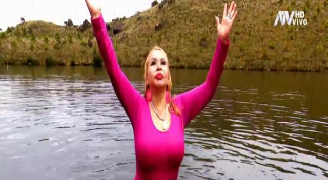  Susy Díaz en su última visita televisada a la laguna Las Huaringas. Fuente: ATV Noticias. 