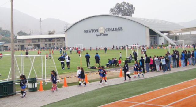  Colegio Newton: Así luce el área deportiva de la escuela. Fuente: Difusión.   