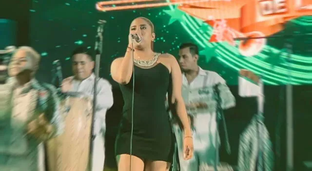  Azucena Calvay en concierto como integrante de "Los Claveles de la Cumbia". Fuente: Instagram. 