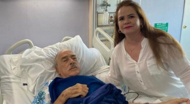  Andrés García acompañado de su esposa en el hospital. Fuente: Difusión.   