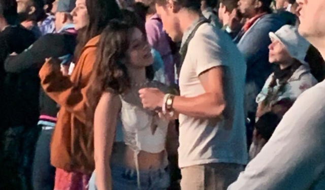  Shawn Medes y Camila Cabello juntos en el festival Coachella.    