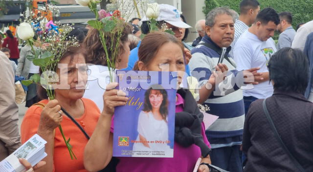  Créditos: Rosario Rojas / URPI-LR<br>Princesita Mily: familiares y amigos dan el último adiós a exintegrante de Pintura Roja. Enlace en vivo de Rosario Rojas.  