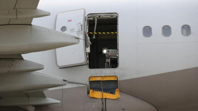<em>Así quedó la puerta del avión</em> <em>Así quedó la puerta del avión</em>