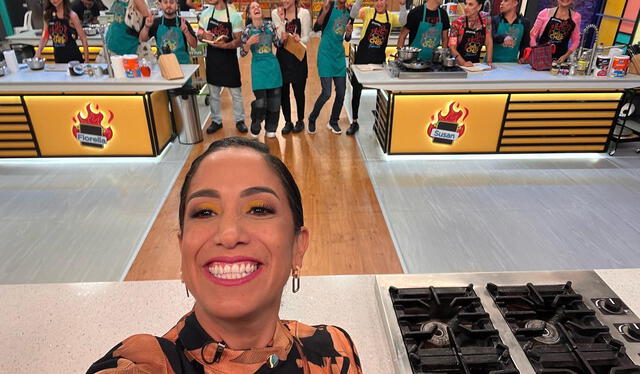 Nelly Rossinelli junto a los participantes de "El Gran Chef: Famosos".   