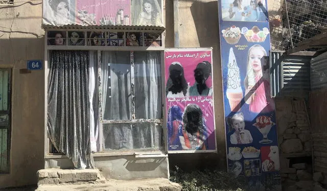 Muchas de las peluquerías de Afganistán se han visto obligadas a cerrar.   