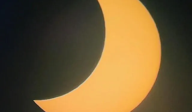 Eclipse solar en Trujillo. Los colores que se muestran en la postal dan fe de la calidad de la toma de este esperado fenómeno.