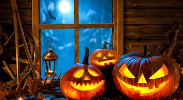 Calabazas con textura real para enviar en la noche de Halloween.    