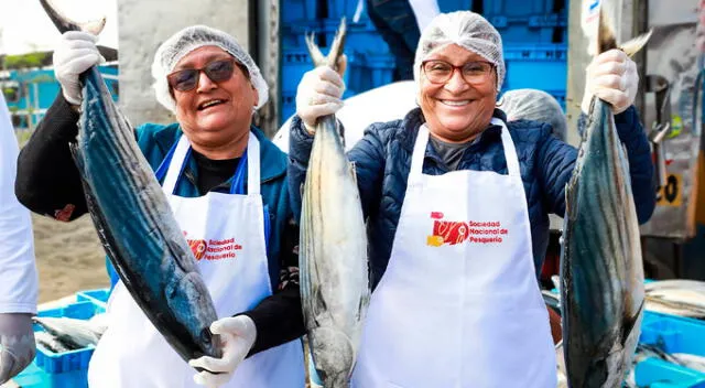 Madres de comedores populares y ollas comunes recibieron pescados. 