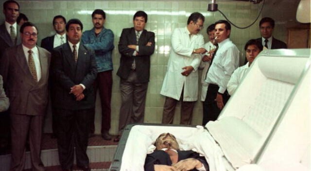 Exponen el cuerpo de Amado Carrillo en su ataúd. Fuente: Difusión.