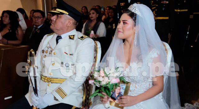 <em> Robert Muñoz y Andrea Fonseca felices en su boda. Créditos: Mirian Torres / URPI-LR</em>   