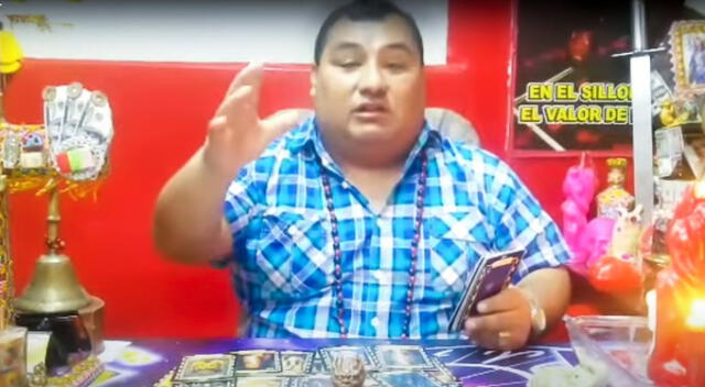 Jorge Abanto en medio de una lectura de tarot. Fuente: Difusión. Jorge Abanto en medio de una lectura de tarot. Fuente: Difusión.