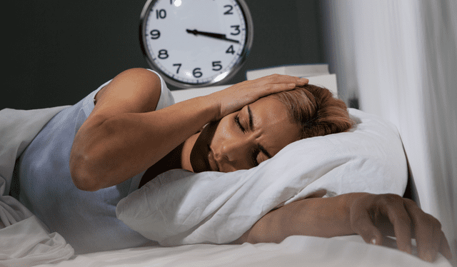 Limitar el uso de dispositivos electrónicos antes de dormir y evitar el consumo de cafeína en la tarde. Limitar el uso de dispositivos electrónicos antes de dormir y evitar el consumo de cafeína en la tarde.