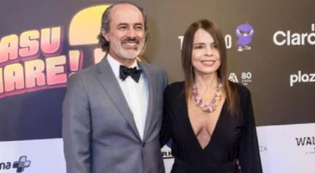 Carlos Alcántara y su esposa en la alfombra roja de 'ASU MARE'. Fuente: Difusión. Carlos Alcántara y su esposa en la alfombra roja de 'ASU MARE'. Fuente: Difusión.
