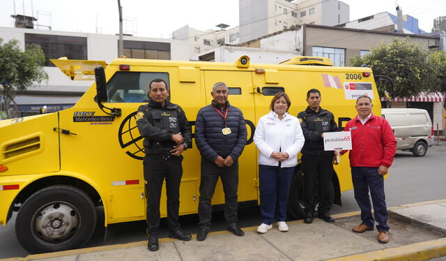 Más de 100 usuarios de Pensión 65 que superan los 100 años acceden al pago mediante carrito pagador.