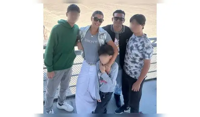 Karla Tarazona y Christian Domínguez junto a sus hijos con Leonard León. Fuente: Difusión.