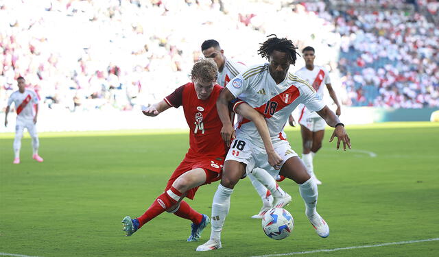 André Carrillo con la selección peruana durante el partido ante Canadá por la Copa América 2024.