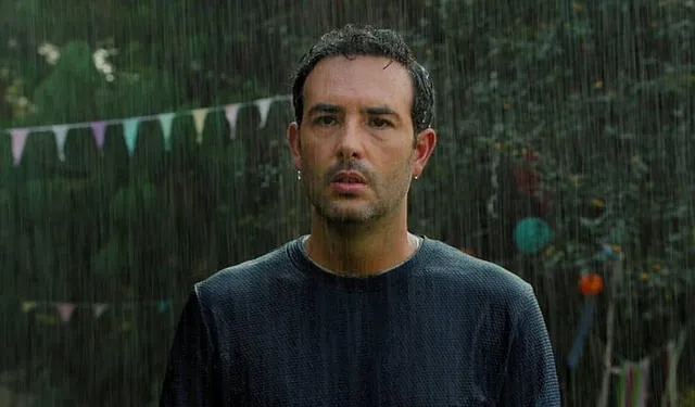  <strong>Sebastián Martínez como Emiliano. Foto: Netflix. </strong>   