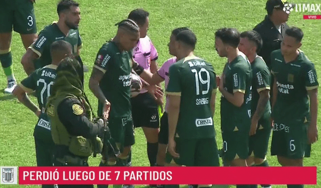 Paolo Guerrero ingresó por Matías Succar en el Alianza Lima vs Atlético Grau.