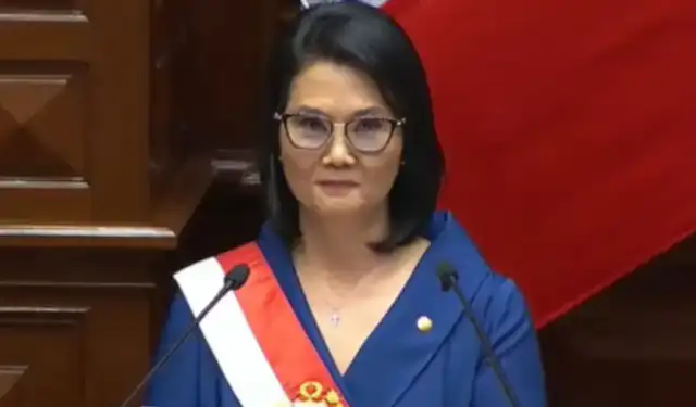 Keiko Fujimori y su reacción en pleno Congreso al retiro de la oposición durante su discurso de toma de mando