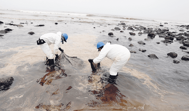 El derrame de petróleo en Ventanilla afectó a miles de familias que viven de la pesca artesanal. Foto: La República   