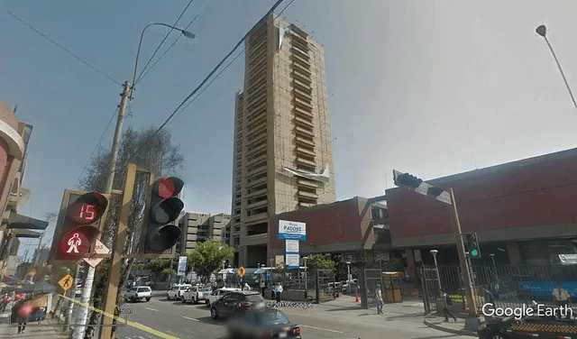 <strong> Las construcciones de la Torre Trecca iban a ser retomadas, pero debido a la pandemia por el COVID-19, las operaciones se frenaron. Foto: Google Earth</strong>   