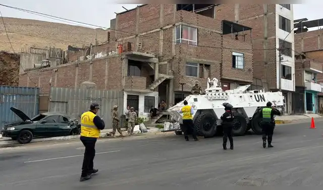 Caos en Chorrillos: vehículo blindado de la ONU embiste autos y derriba postes tras aparatoso despiste.  