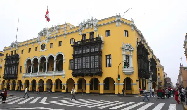 El informe señala que los compromisos asumidos afectan el financiamiento de las obras y los servicios para la ciudad. Foto: Gestión  