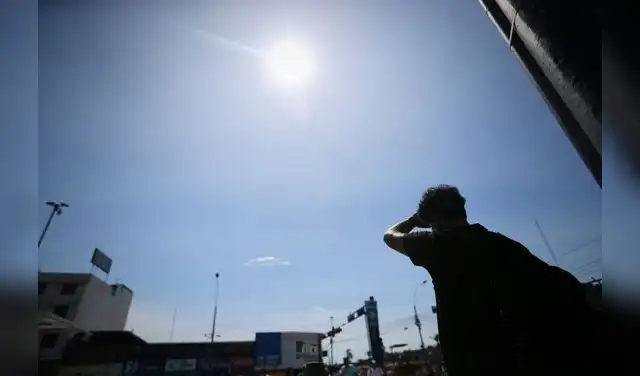 Frente a las condiciones previstas para febrero, también será importante reforzar las medidas de protección frente a la exposición solar y el calor extremo. Foto: Difusión.