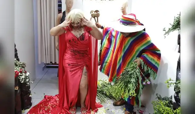 Susy Díaz la pasó mal en baño de florecimiento.
