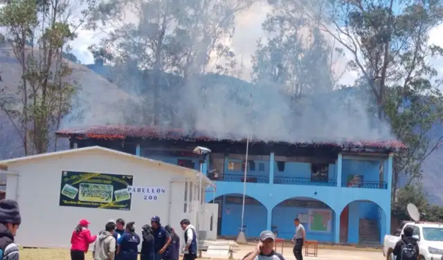 Suspenden elecciones tras explosión e incendio en colegio de votación en Sorochuco, Cajamarca Suspenden elecciones tras explosión e incendio en colegio de votación en Sorochuco, Cajamarca