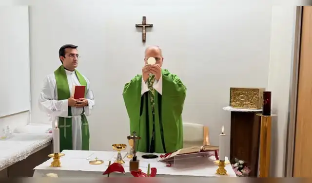 El sumo pontífice mostró un buen semblante durante una ceremonia religiosa celebrada en el hospital Gemelli de Roma.